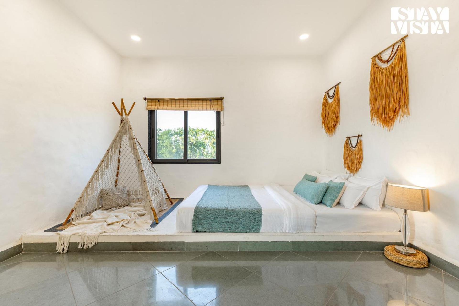 Stayvista At Lotus By The Lake With Pool, Bbq & Lawn Indore Exterior foto