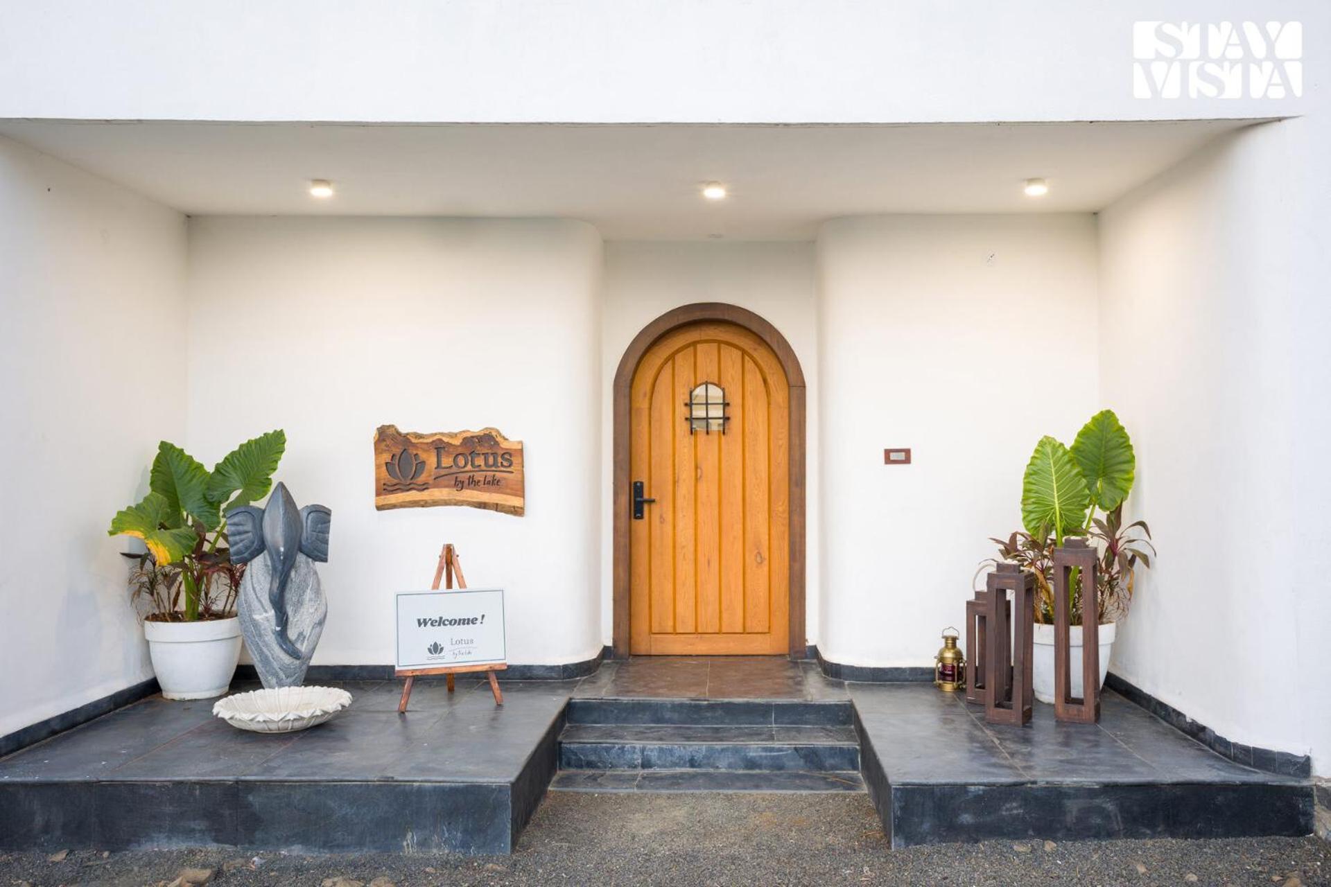 Stayvista At Lotus By The Lake With Pool, Bbq & Lawn Indore Exterior foto